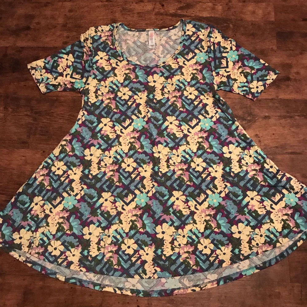 Lularoe perfect T.
